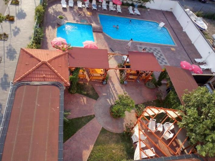Alba Family Club Hotel Primorsko Bagian luar foto