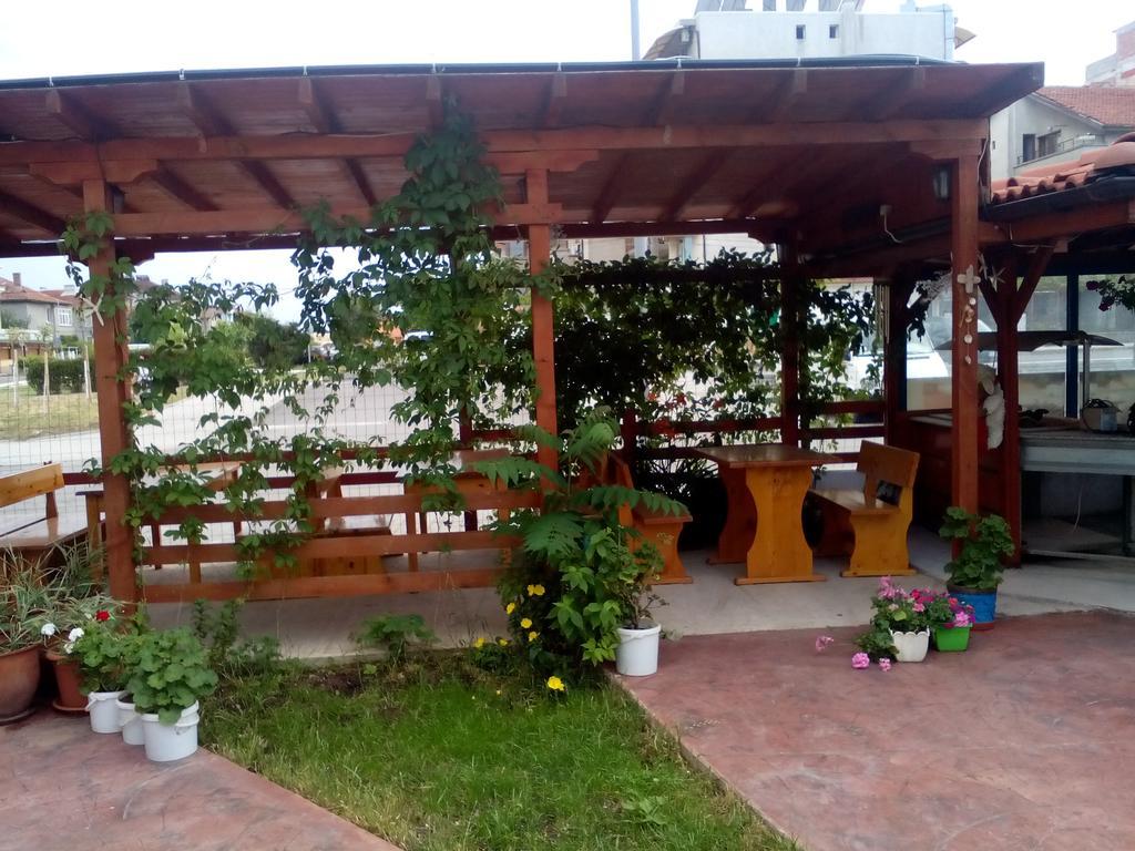 Alba Family Club Hotel Primorsko Bagian luar foto