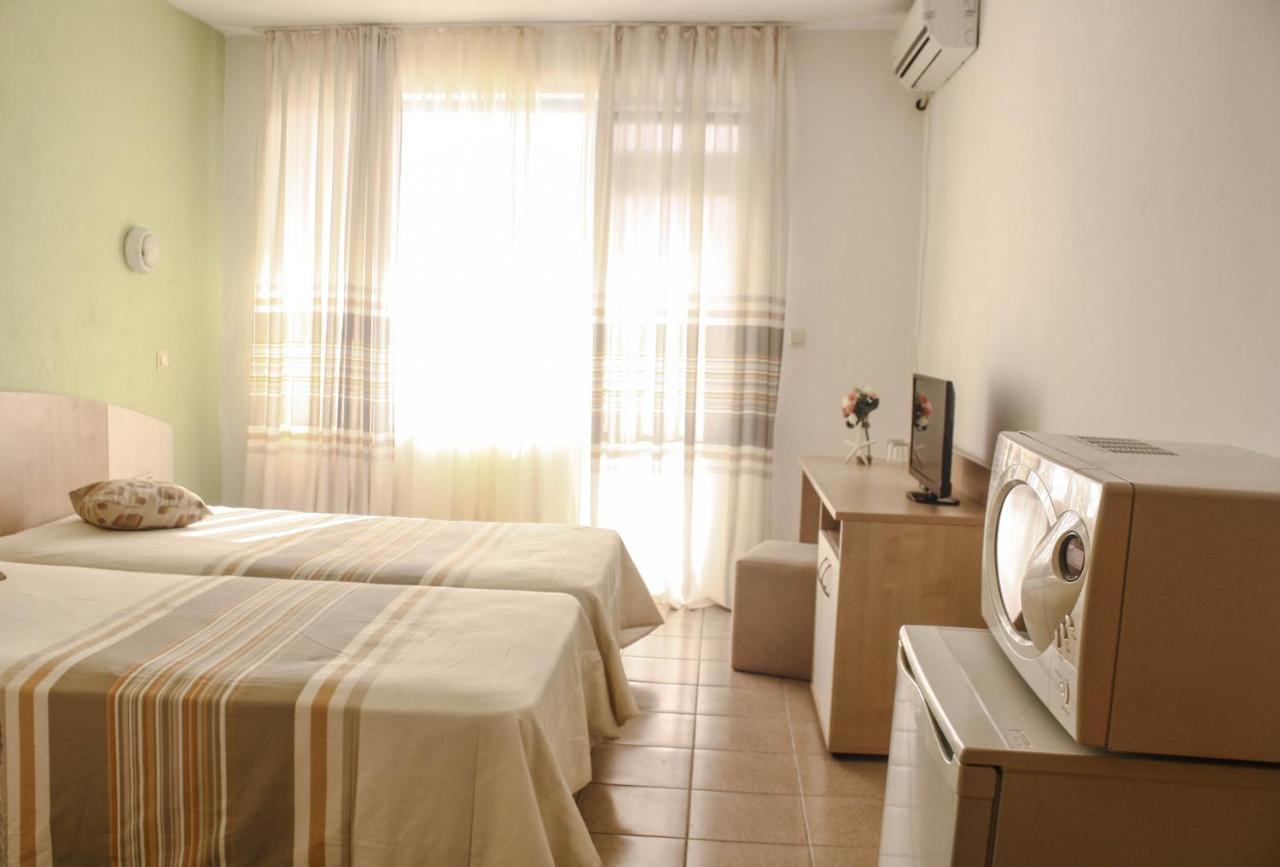 Alba Family Club Hotel Primorsko Bagian luar foto