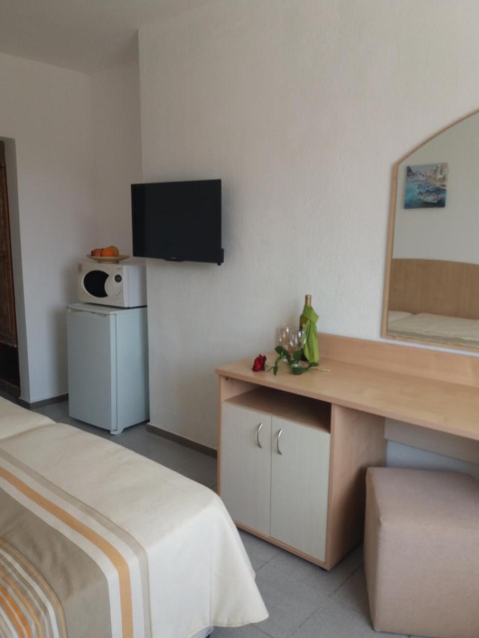 Alba Family Club Hotel Primorsko Bagian luar foto