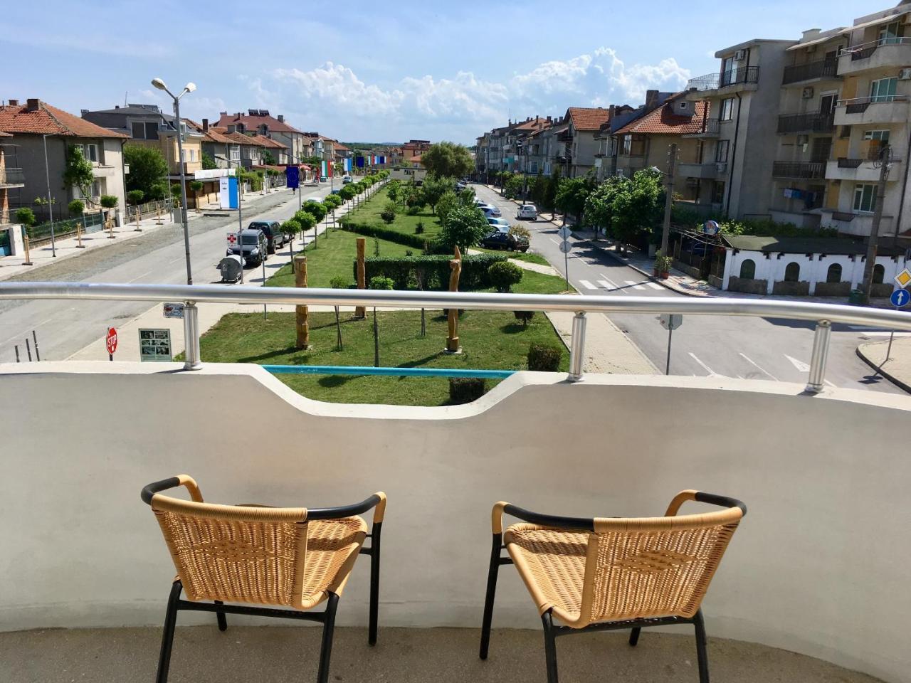 Alba Family Club Hotel Primorsko Bagian luar foto