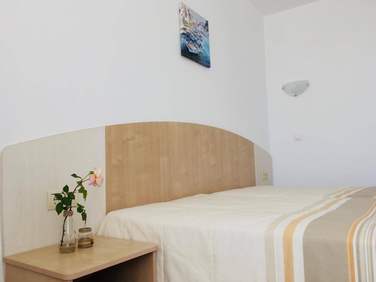 Alba Family Club Hotel Primorsko Bagian luar foto