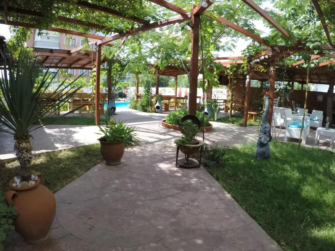 Alba Family Club Hotel Primorsko Bagian luar foto