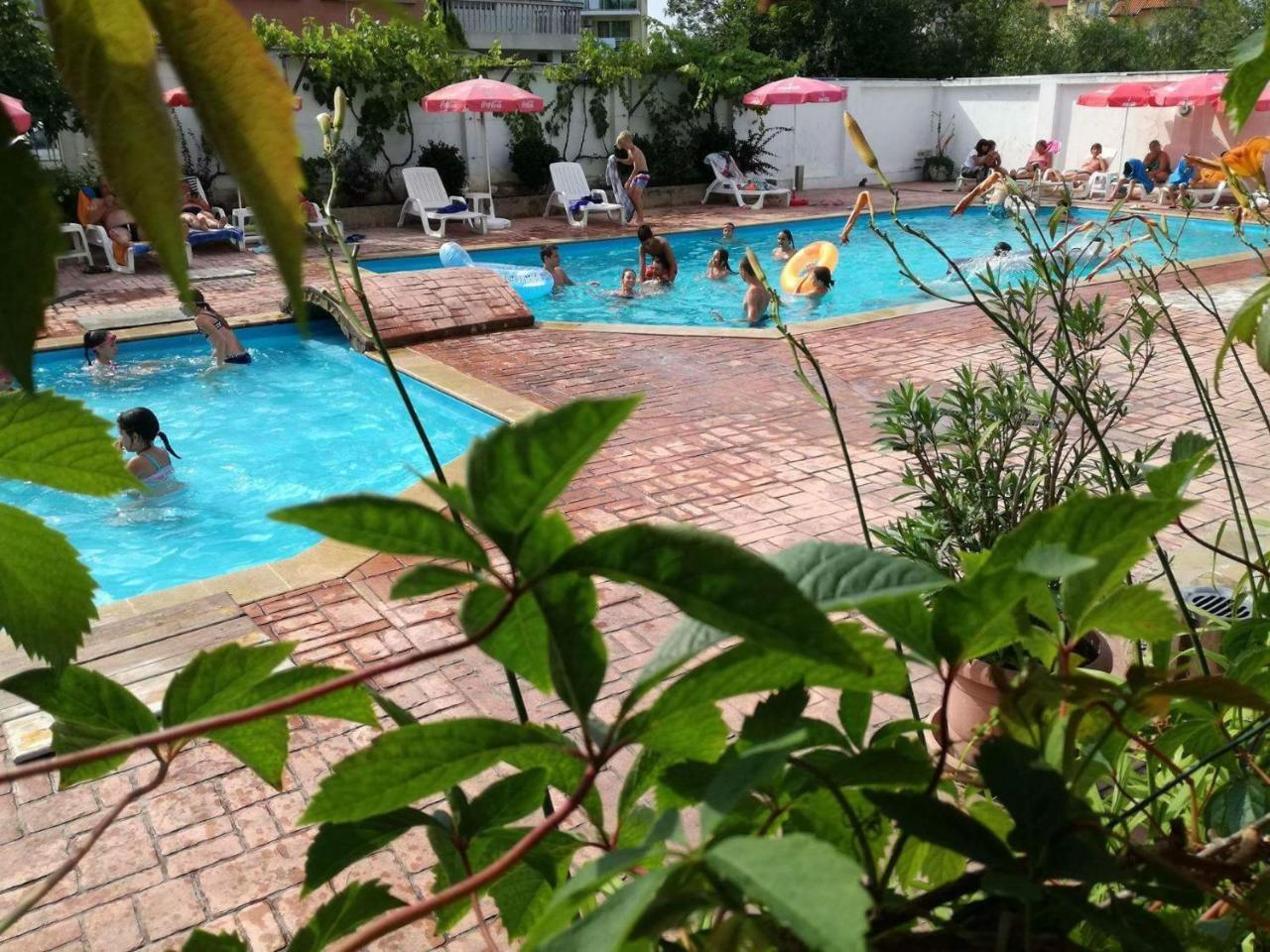 Alba Family Club Hotel Primorsko Bagian luar foto