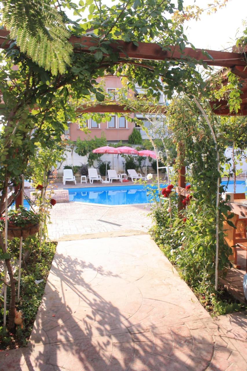 Alba Family Club Hotel Primorsko Bagian luar foto