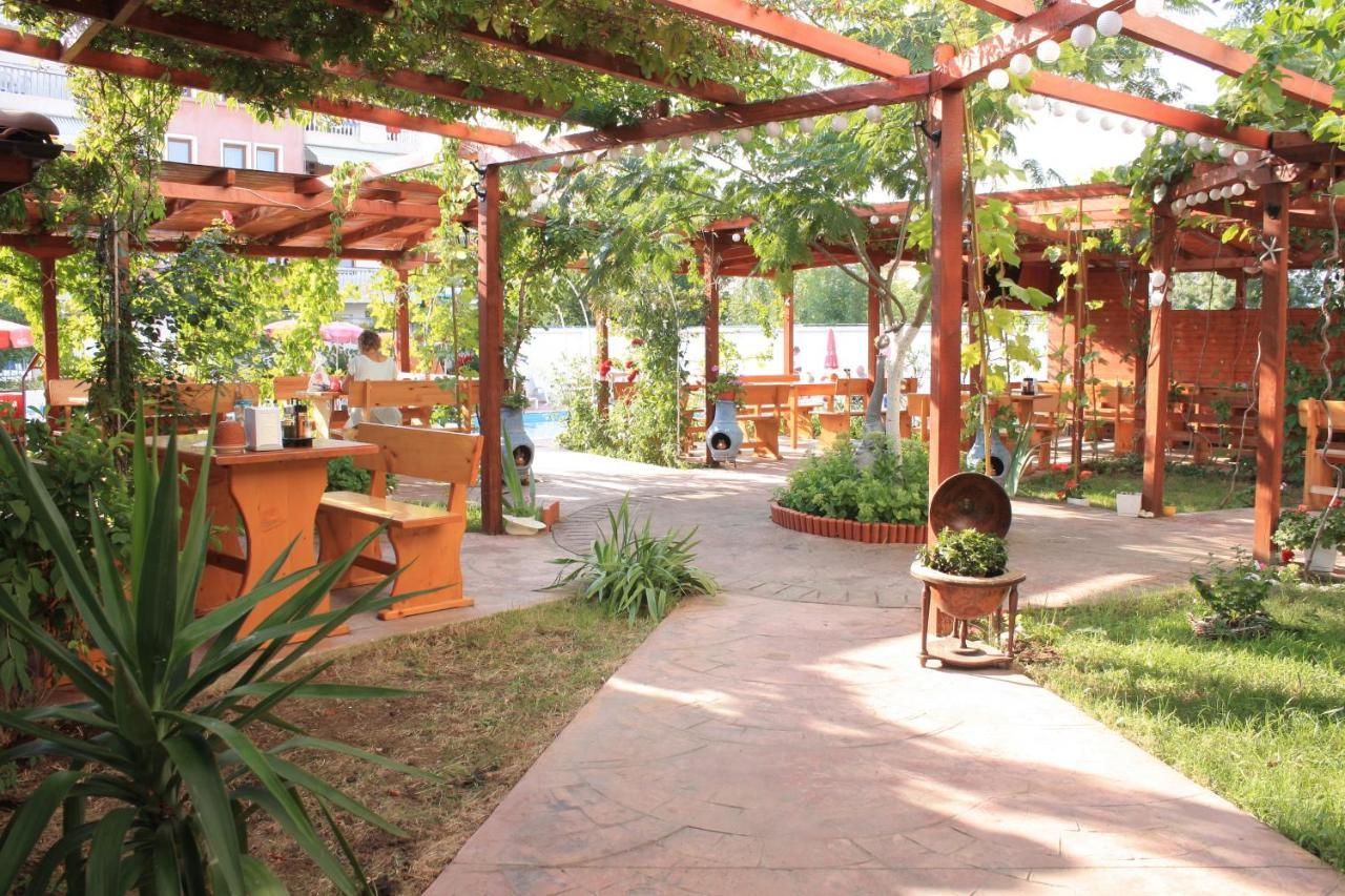 Alba Family Club Hotel Primorsko Bagian luar foto