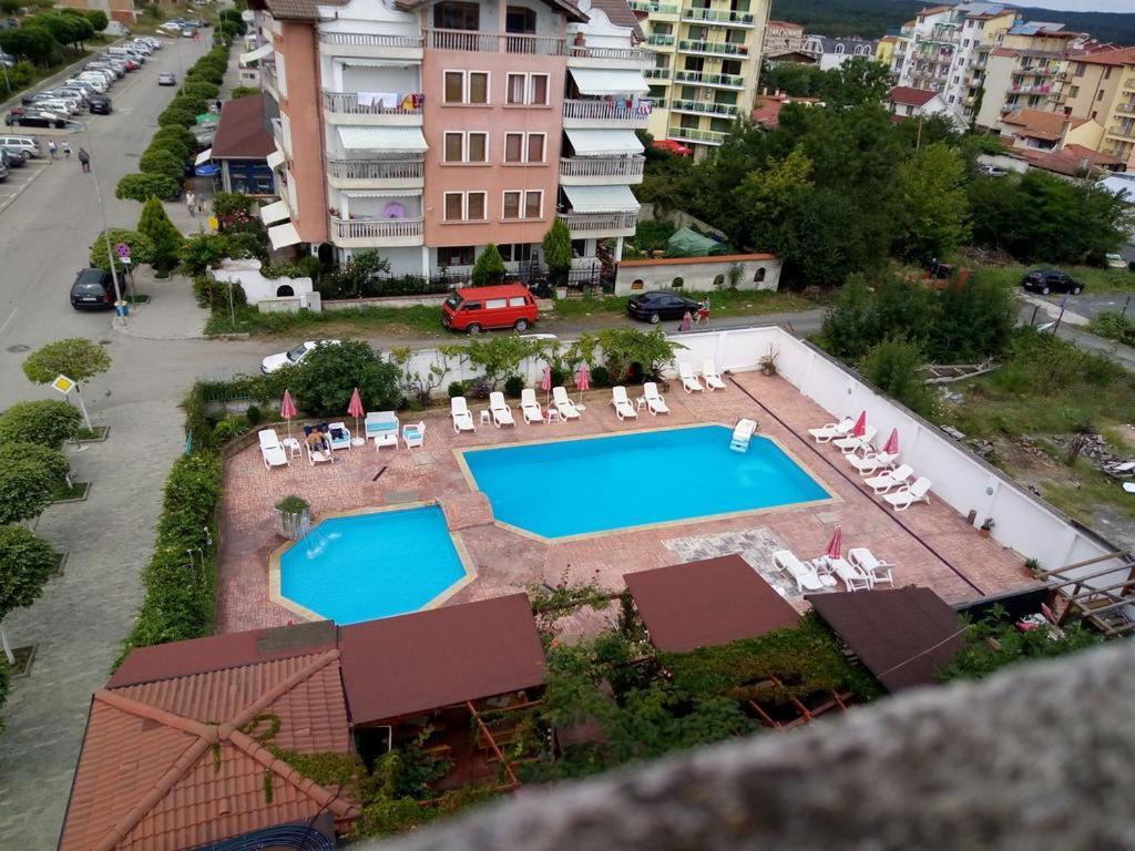 Alba Family Club Hotel Primorsko Bagian luar foto