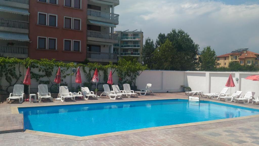 Alba Family Club Hotel Primorsko Bagian luar foto